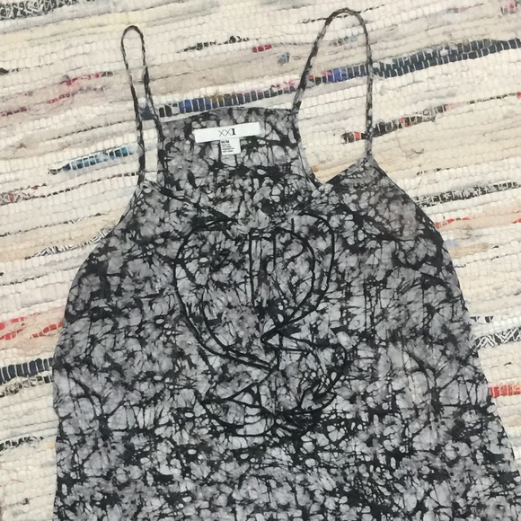 🌹3/$20 Y2K Forever 21 Graphic ruffle tank - Picture 3 of 4